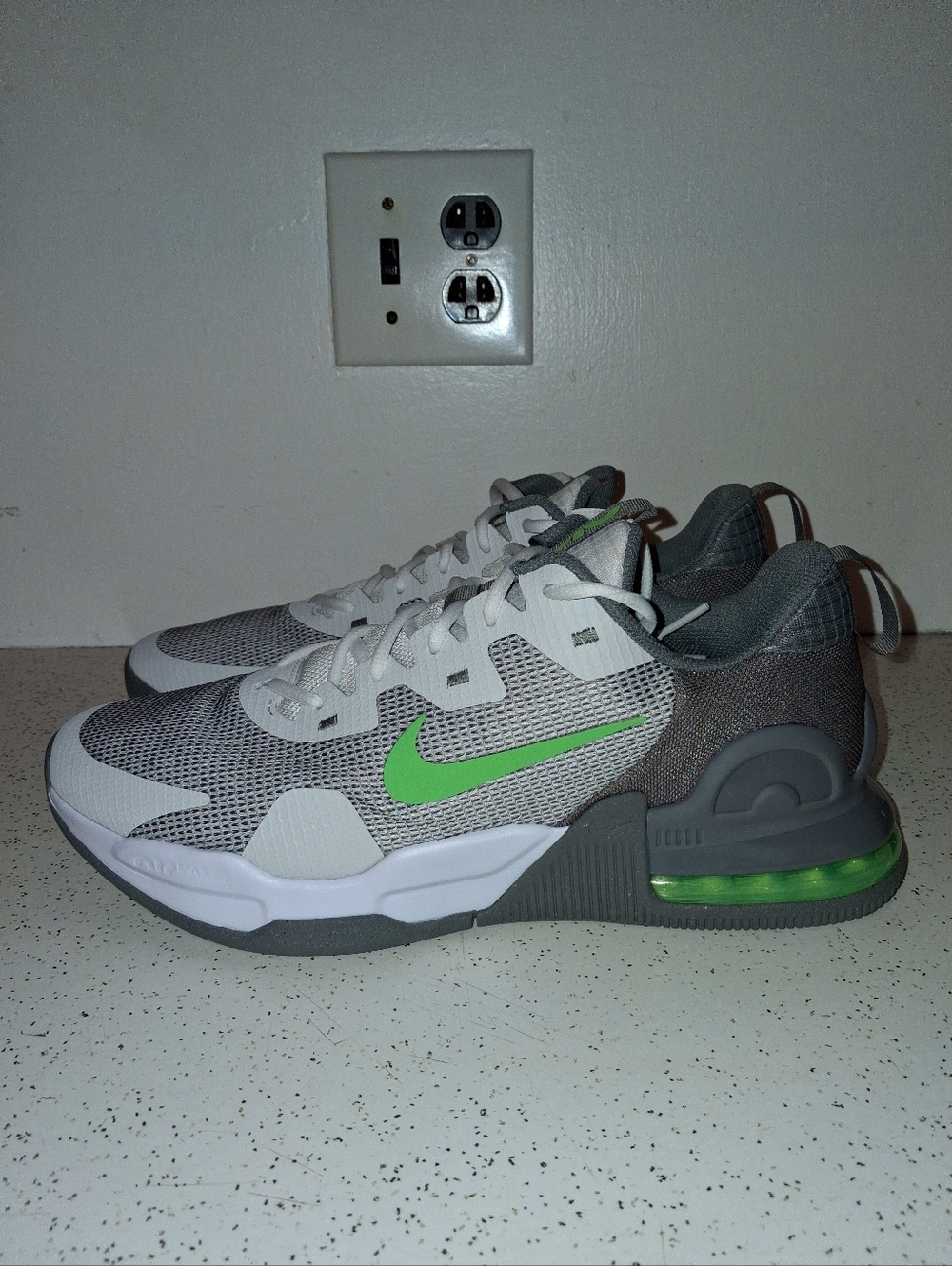 SIZE 11.5M - NIKE AIR MAX ALPHA TRAINER 5, PHANTOM GREEN STRIKE. PRE-OWNED.